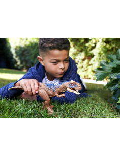 Jurassic World Rajasaurus Ruge y Golpea 2