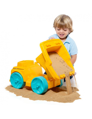 Gran camión volquete con accesorios de playa