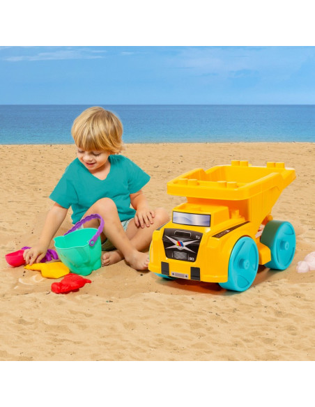 Gran camión volquete con accesorios de playa