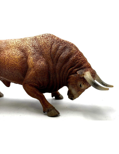 Deqube- Bravo Colorado Embistiendo Figura de...