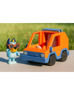 Bluey Circula Amigos en Este simpático vehículo Viaja en... 2