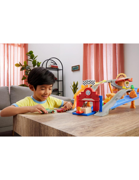 Mattel Disney Pixar Cars Rescate a toda máquina en Radiador Springs 