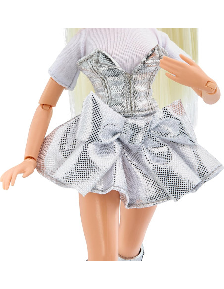 Bratz Charmz Cloe - Muñeca de Moda con Pulsera de Charms coleccionables, Incluye Outfit y Accesorios