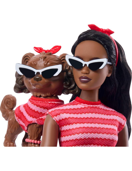 Barbie Twinning Looks muñeca con Perrito con Ropa de Rayas Rojas a Juego y Accesorios